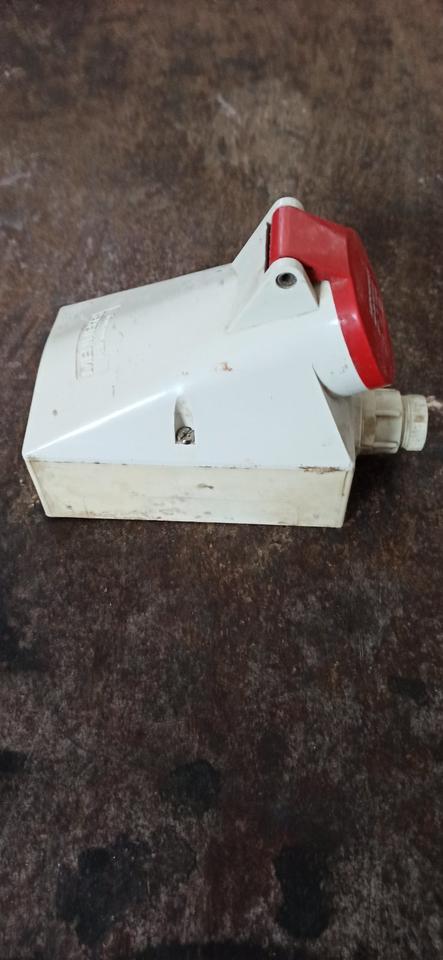 Mennekes 1418 CEE Steckdose AP 16A 6h 4 polig 3P+PE in Wallerfing