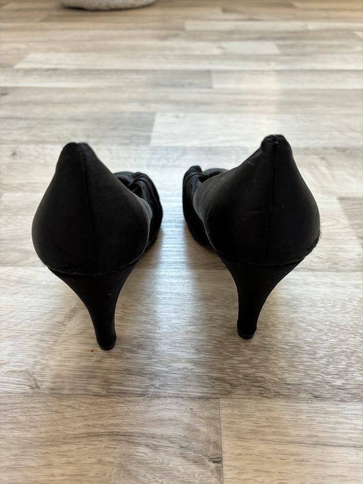 Schwarze High Heels | Peeptoes in Grimma