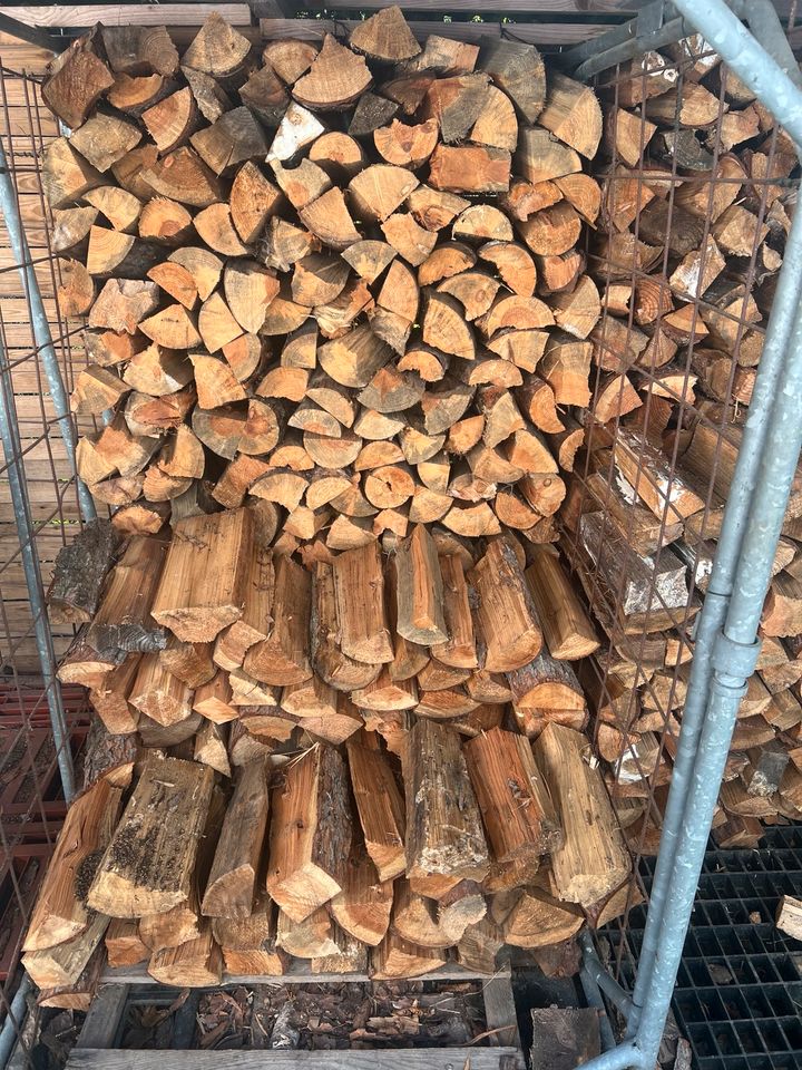 Brenn Holz in Hagenburg