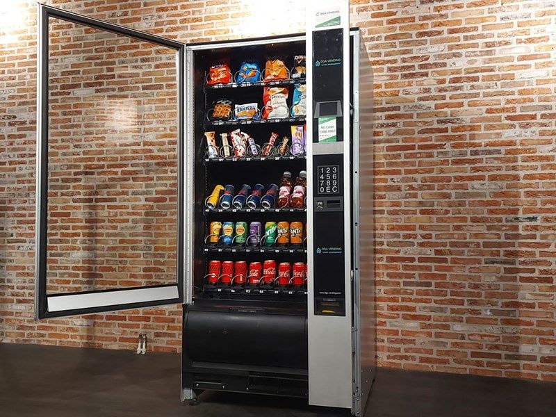 Necta Samba Verkaufsautomat Spiralautomat überholt Kühlung LED in Vohenstrauß