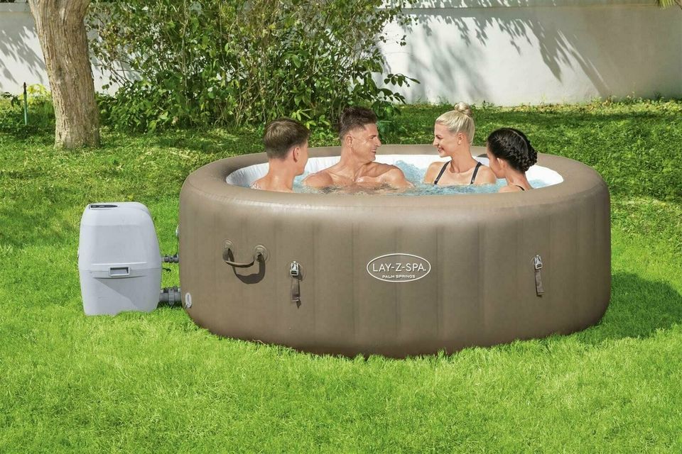 Bestway Whirlpool Lay-Z-Spa PalmSprings AirjetPool 4-6 P.196x71cm in Greven