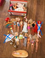 Alles zusammen! Viele Barbies+Klamotten+Accessoires+ganzer Karton Baden-Württemberg - Göppingen Vorschau