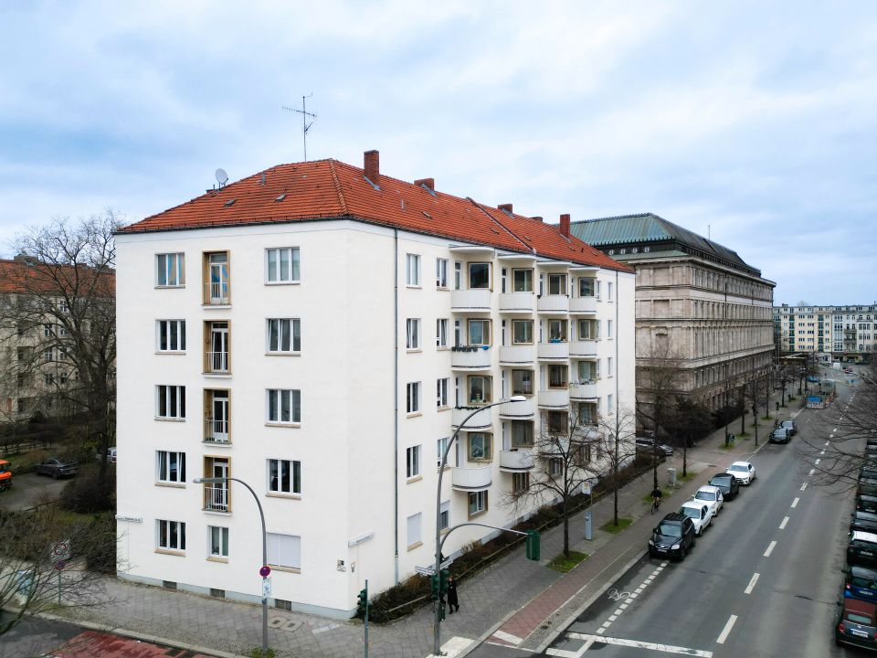Mitten drin statt nur dabei - Traumhaft geschnittene 3 Zi. mit EBK & Französischem Balkon in Berlin