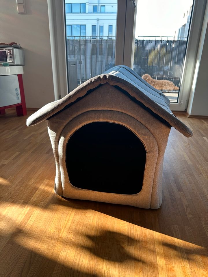 Pflegeleichte, weiche Indoor-Hundehütte XL in Berlin