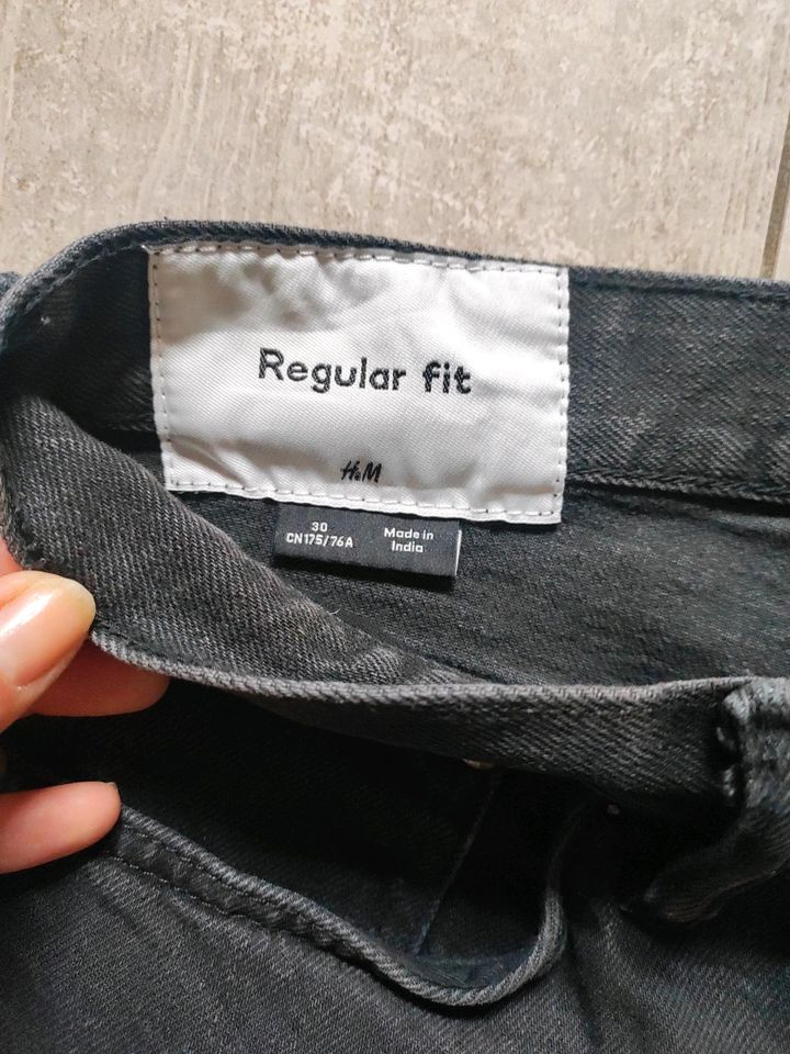 Jeans Shorts H&M Größe 30 schwarz in Elze