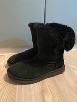 UGG Short Bailey Button Boots Hessen - Hofheim am Taunus Vorschau