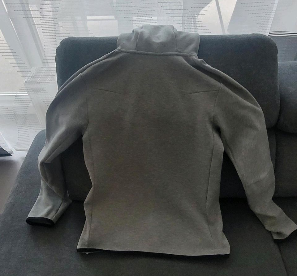 Nike Tech Fleece Anzug (Jacke und Hose) Gr. XS in Hainburg