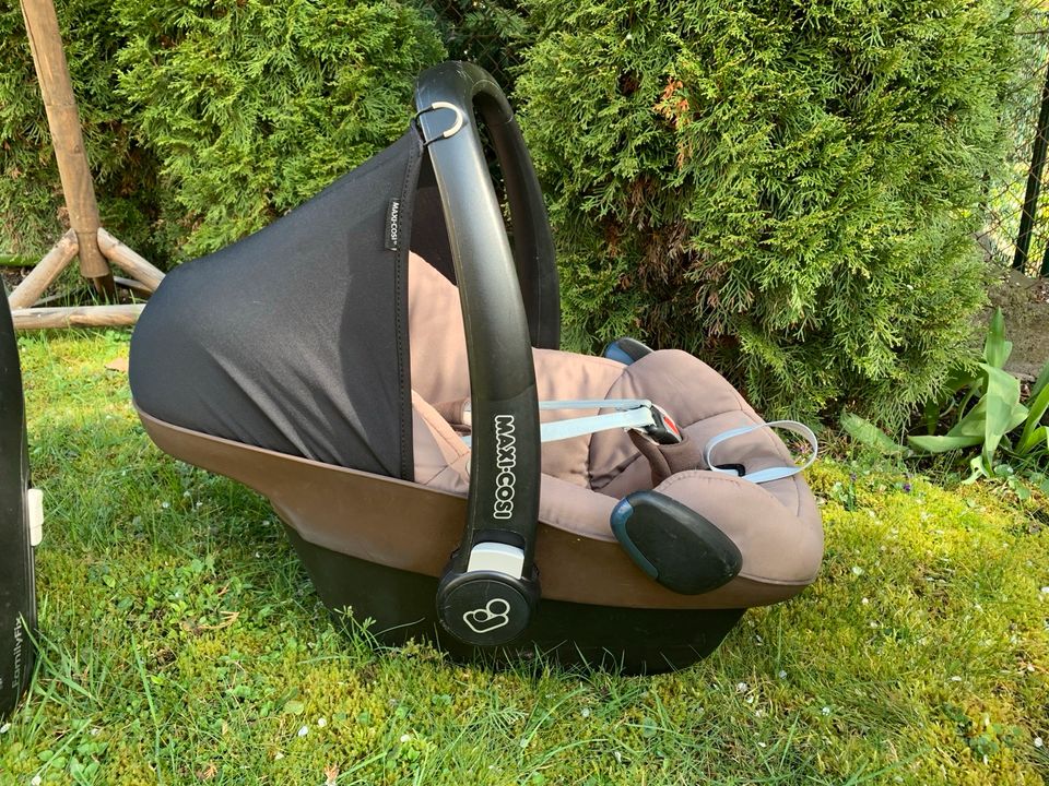 Maxi Cosi Pebble mit IsoFix FamilyFix Station in Stuttgart