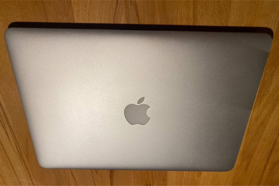 MacBook Air, 13,3“, 4 GB, super Zustand in München