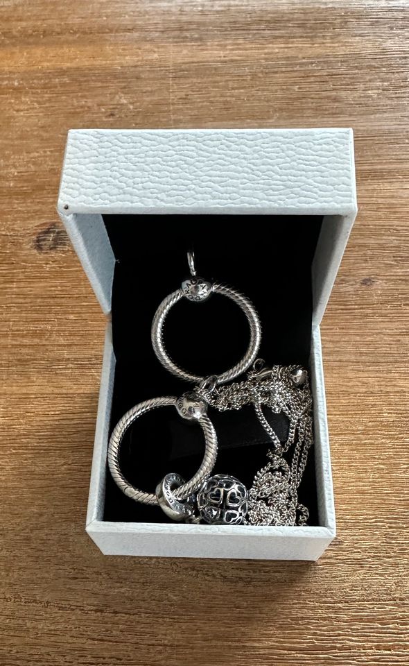 Pandora Halskette mit 2 Kettenanhängern und 1 Charm in Lengerich