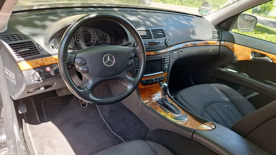 Mercedes E 220 CDI T- Elegance Ausstattung - AHK - Command Navi in Weingarten