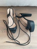 High heels schwarz zum schnüren Plateau Simmi London Gr. 39 Hessen - Sulzbach Vorschau