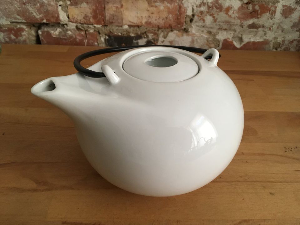 Design Teekanne Kanne Kaffeekanne Porzellan weiß 1,35 l in Pforzheim