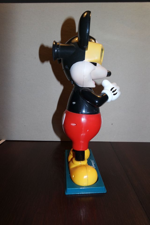 Große Micky-Maus Figur mit mehreren Funktionen in Schortens