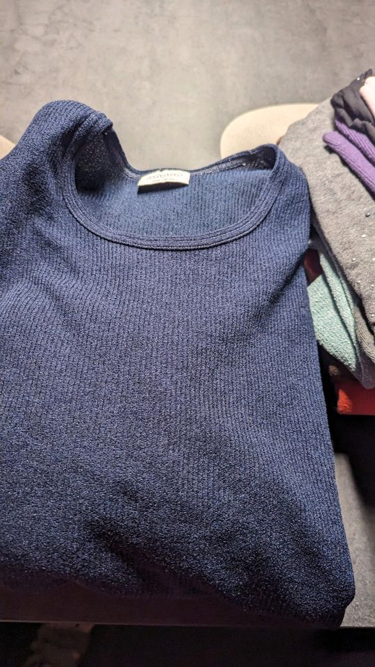 15 Kurzarm Pullover, Gr. 46/48 in Langenfeld