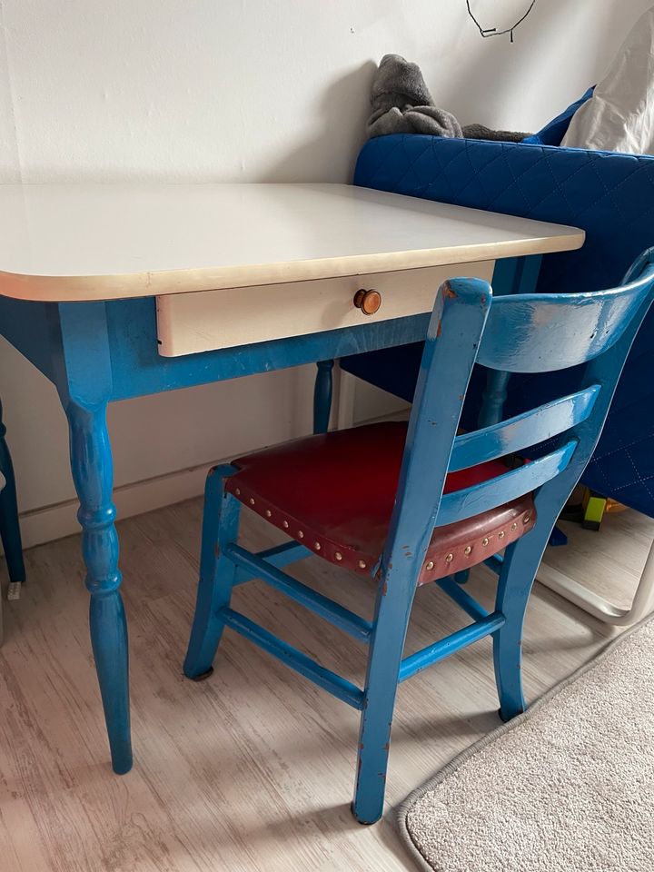 Kleiner Kindertisch und Kinderstuhl Holz in Homburg