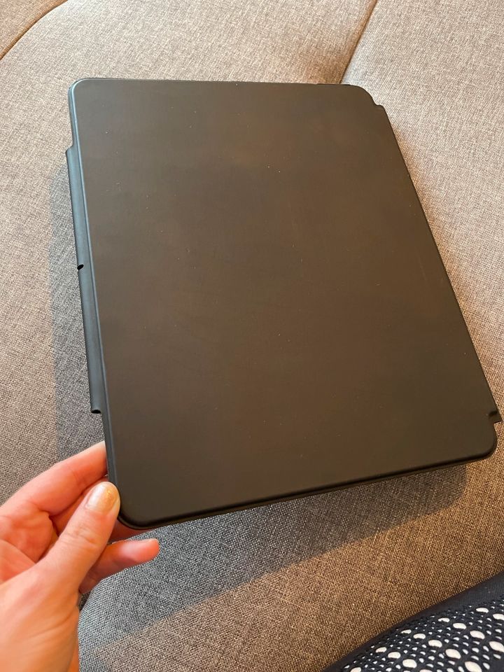 Magnetische Keyboardcase für iPad Pro 12,9 Zoll von ESR in Pampow