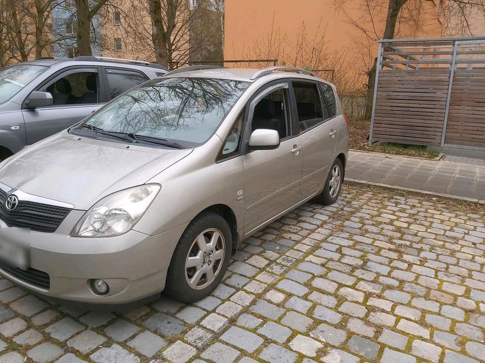 Toyota corolla verso in Nürnberg (Mittelfr)