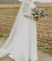 Brautkleid Hochzeitskleid mit Spitzenärmel und Schleier Nordrhein-Westfalen - Blomberg Vorschau