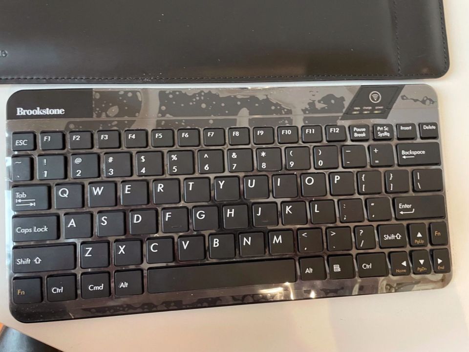 Brookstone Keyboard, Bluetooth Tastatur in Hamburg