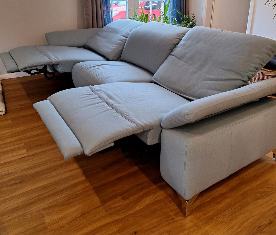 Sofa mit zweifacher Relaxfunktion in Vögelsen