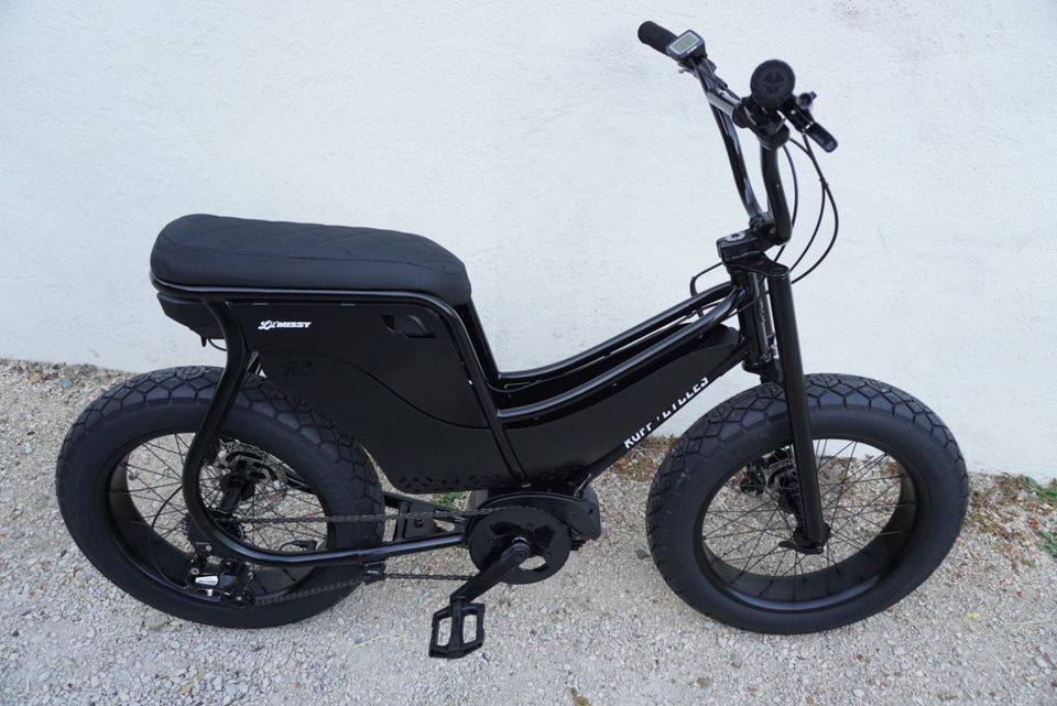 das kleine tiefschwarze Lil Missy Sondermodell eBike Bosch Motor in Klettgau