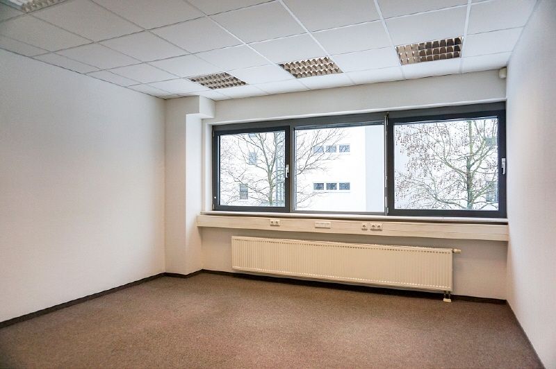 Helle Bürofläche mit ca. 130 m² im Dresdner Norden - ab sofort - zur Miete! in Dresden