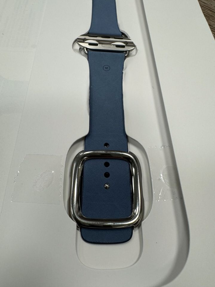 Apple watch 41 mm Lavernder Blue Modern Buckle M - MUHC3ZM/A in Bargteheide