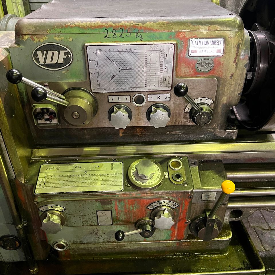 Leit- und Zugspindeldrehmaschine VDF V3 Drehlänge 1500mm in Ennepetal