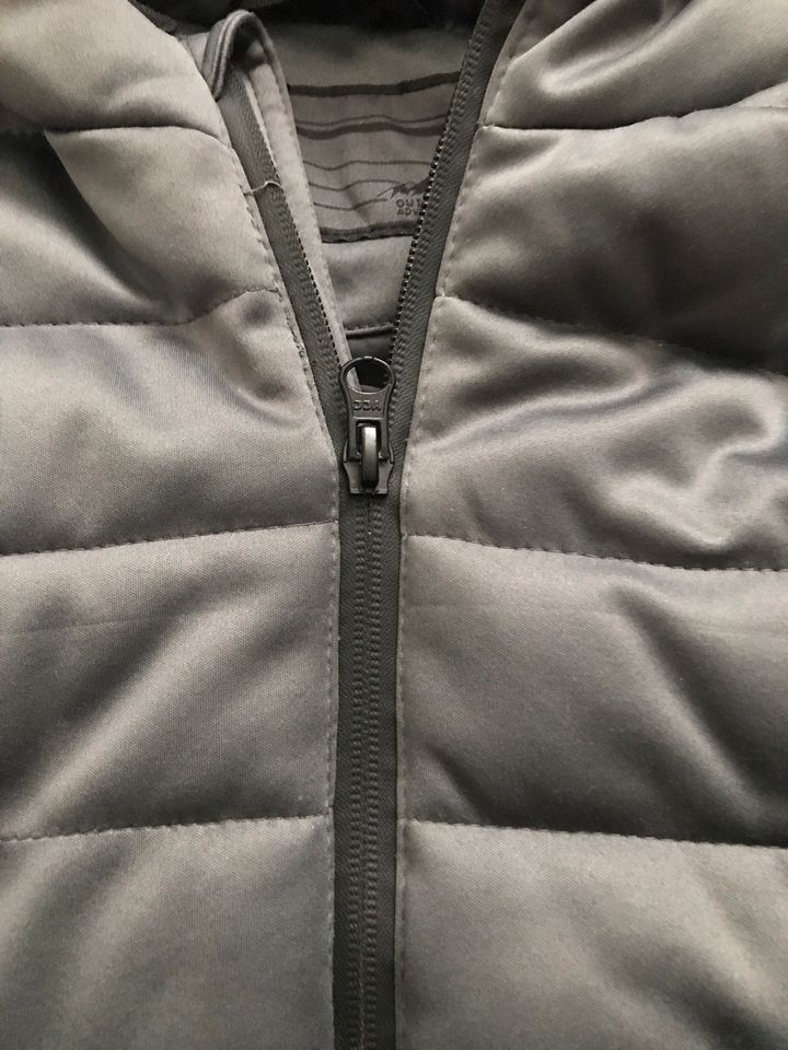 Steppjacke/Softshelljacke 134/140 Neuwertig Hybridjacke in Springe