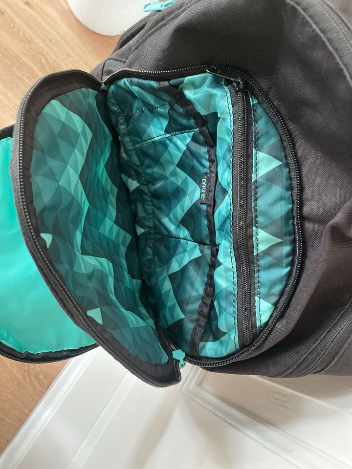 Dakine Rucksack schwarz/türkis in Hagenow