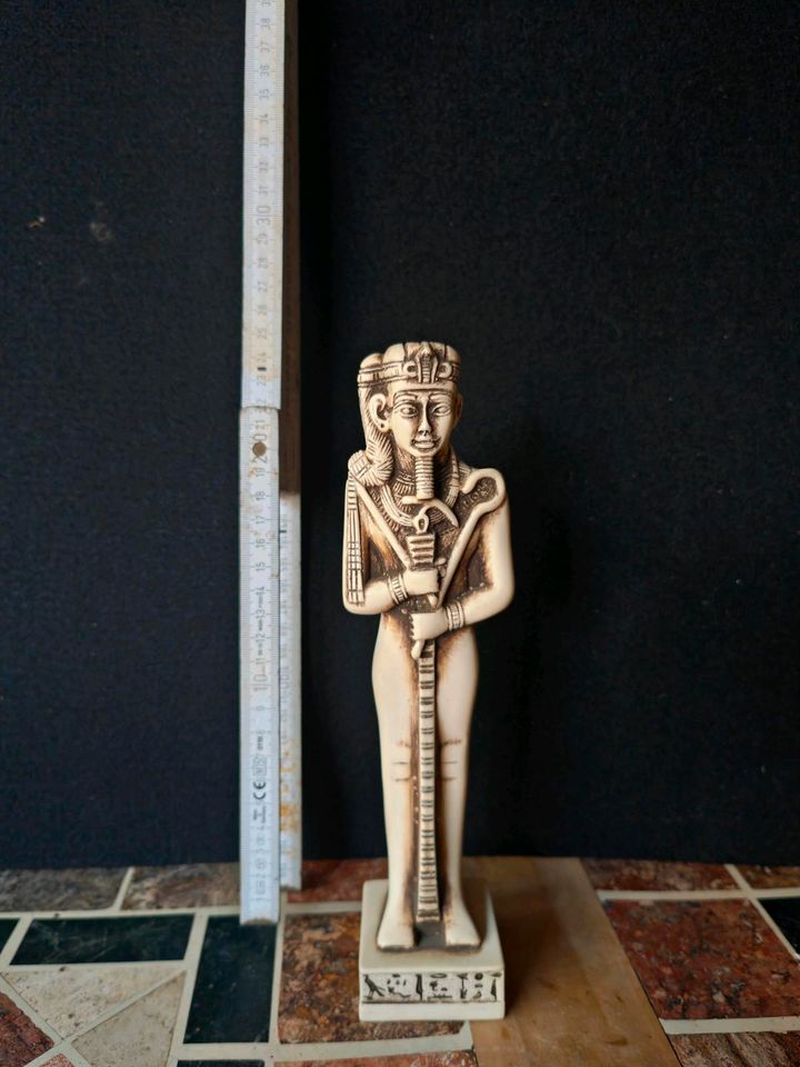 Ägyptische Statue von Khonsu das Symbol des Mondes in Singhofen