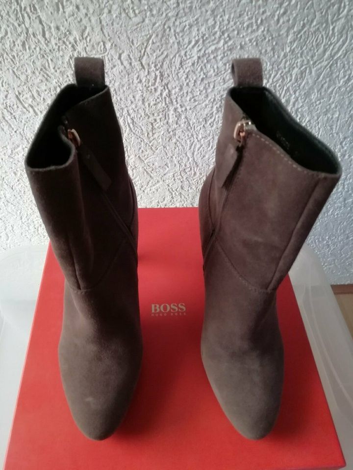 Braune Wildleder-Stiefeletten, Hugo Boss, Gr. 38 in Lingenfeld