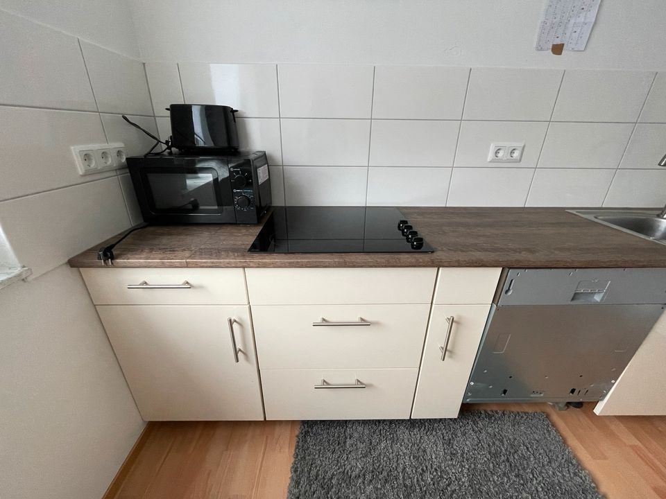 Küche mit Spülmaschine, Ceranfeld, Backofen & Kühlschrank in Georgsmarienhütte