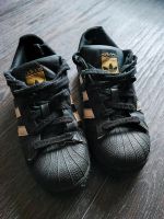 Adidas Superstar, schwarz, Größe 35 Sachsen - Freiberg Vorschau