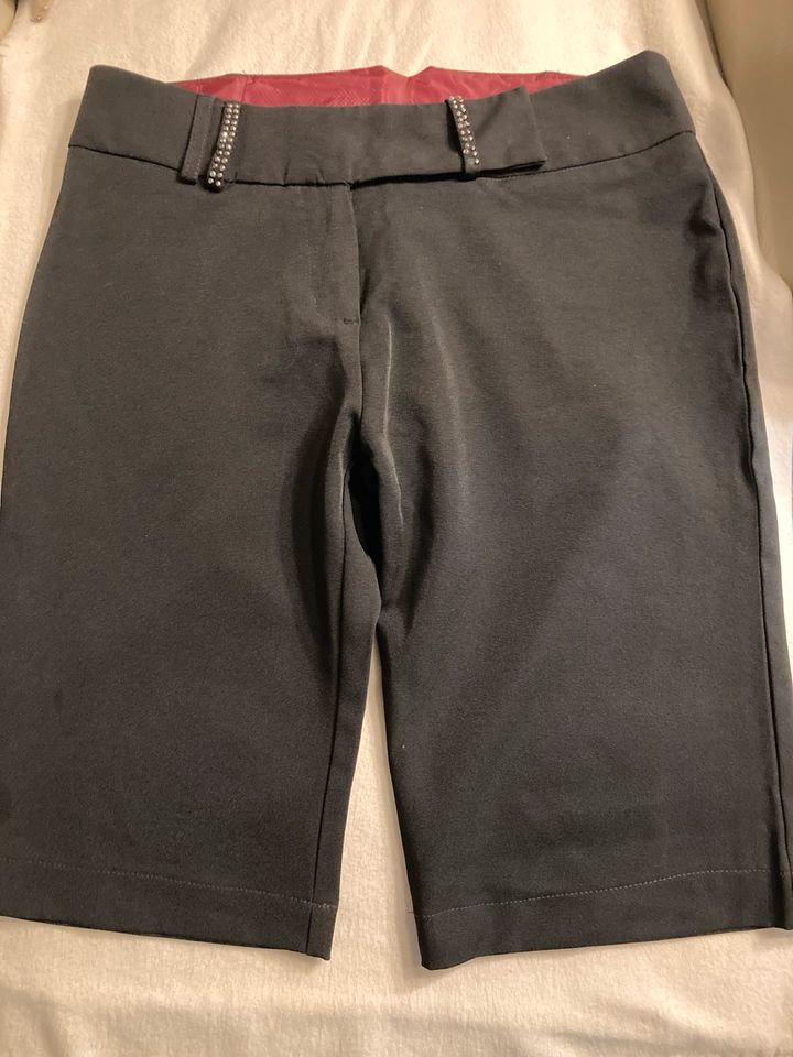 Bermudas Shorts schwarz Gr. 36 in Hannover