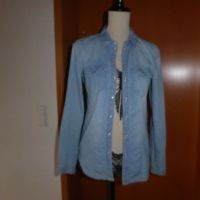 Jeansbluse mit langen Arm in blau Gr. 34 von Only Sachsen - Riesa Vorschau