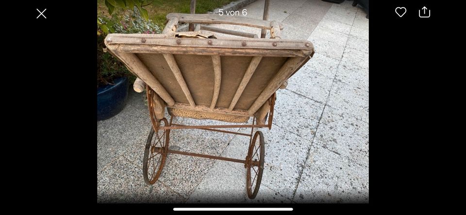 Nostalgie Buggy Kinderwagen Dekoration im Garten zu verschenken in Wedel