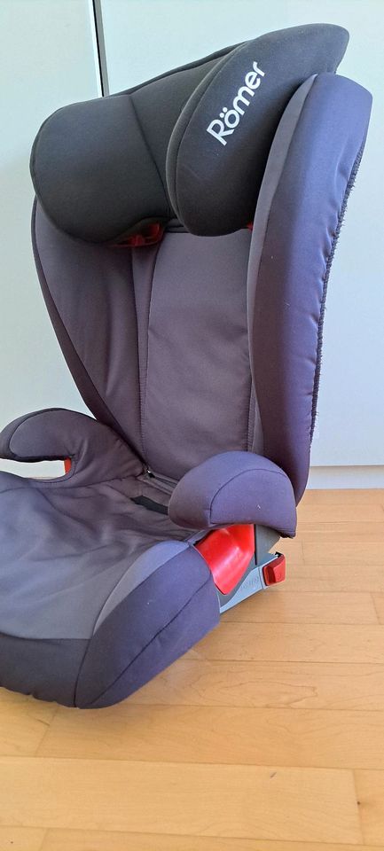 Römer Kindersitz mit Isofix, wenig gebraucht, guter Zustand! in Weinstadt