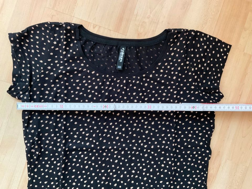 T-Shirt schwarz mit Punkten in Größe XXS in Kempten