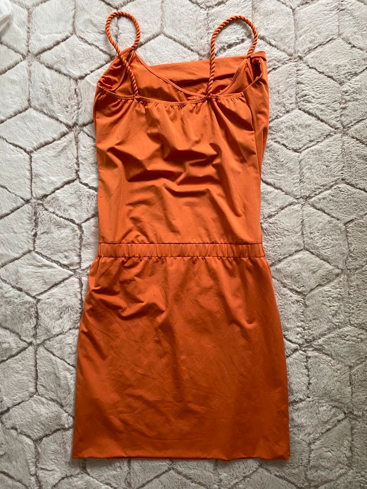 Motivi Kleid Wasserfall Gürtel Orange Zalando Gr. M in Leipzig - Alt-West |  eBay Kleinanzeigen ist jetzt Kleinanzeigen