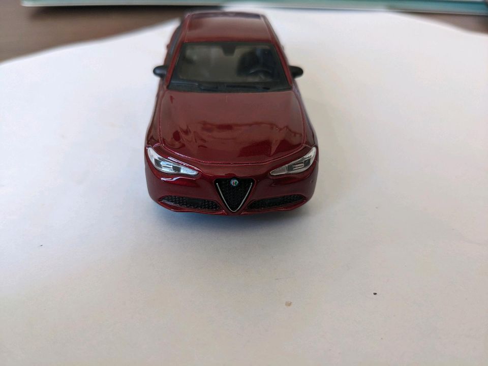 Alfa Romeo Giulia 1:43 Modell in Schwerin