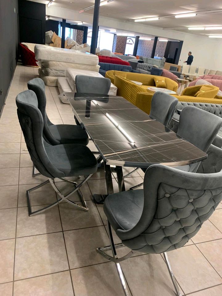 Tisch abziehbar  mit 6 Stühle in Essen