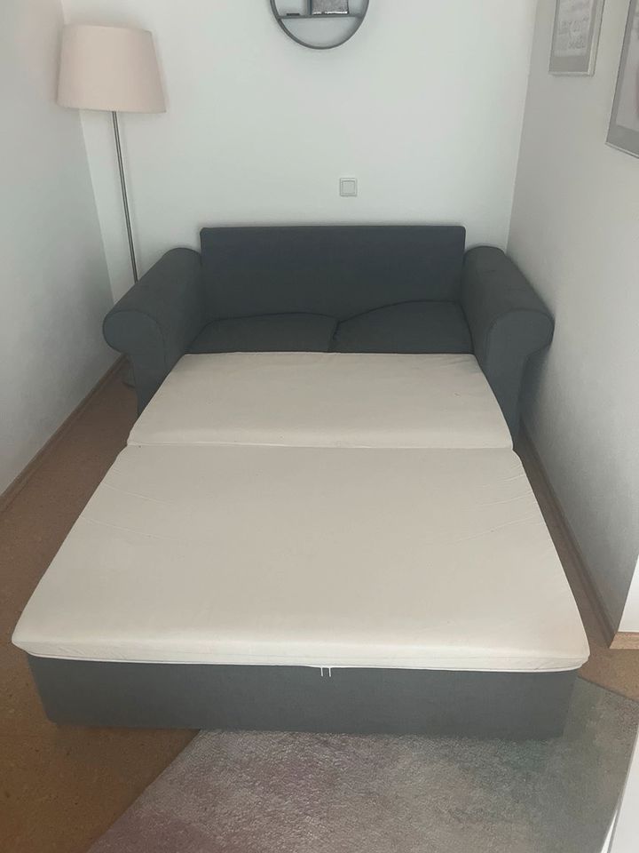 IKEA Möbel // 2 Sitzer Schlafsofa // Tisch // Teppich in Dasing