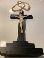 Kruzifix - schwarzes Tischkreuz mit Jesusfigur und Rosenkranz Hamburg-Nord - Hamburg Winterhude Vorschau