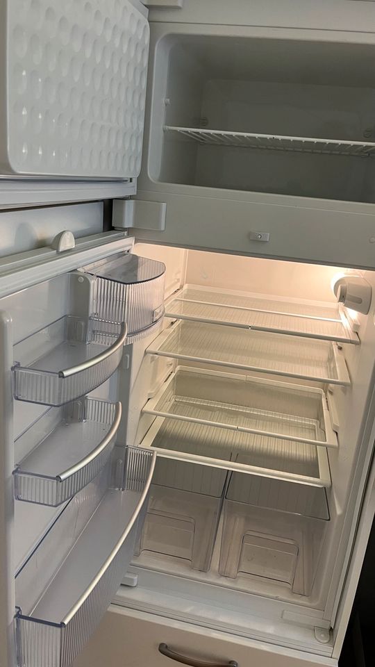 Kühlschrank / Gefrierschrank Kombination - Einbau in Ellerbek