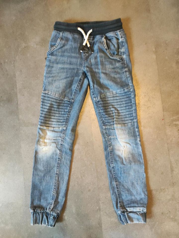 Coole Jeans für coole Jungs Gr. 146 in Stadt Wehlen