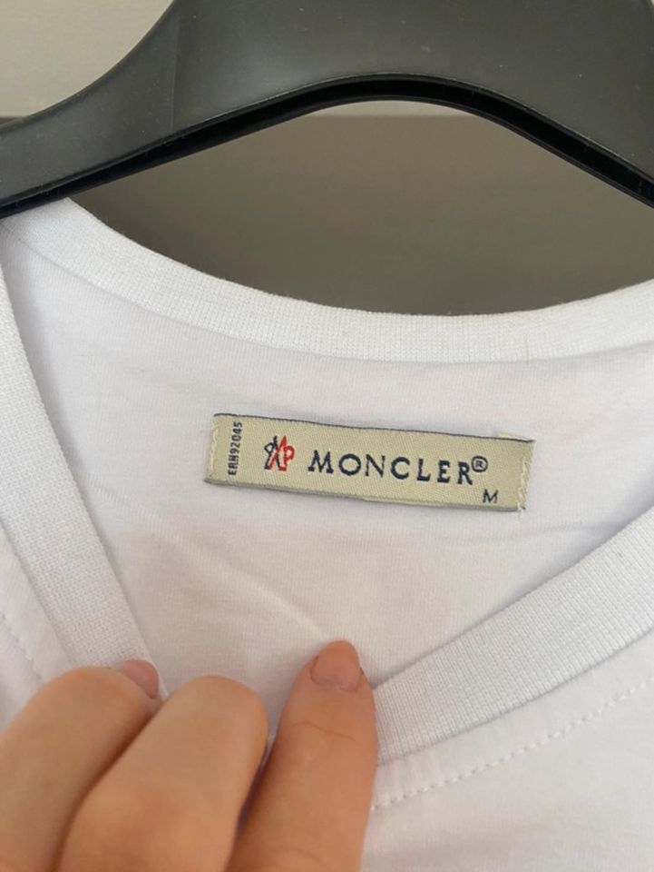 Moncler T Shirt Größe M in Grimma