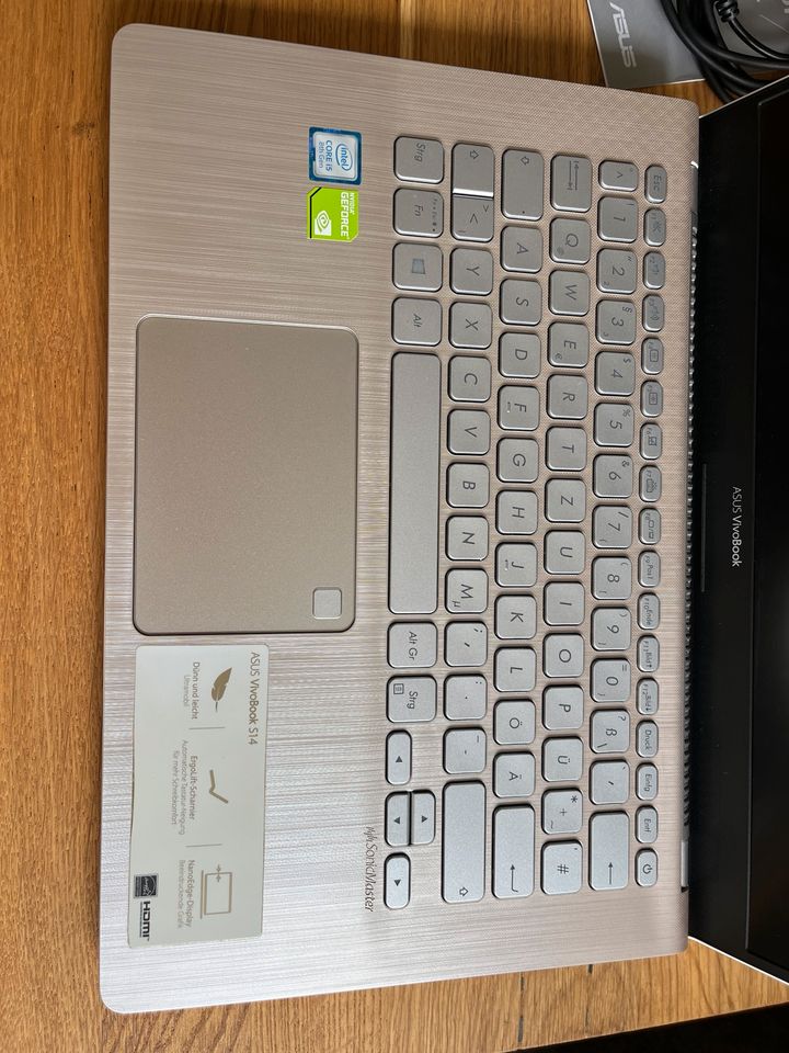 Asus VivoBook S14 X430UF in Laer