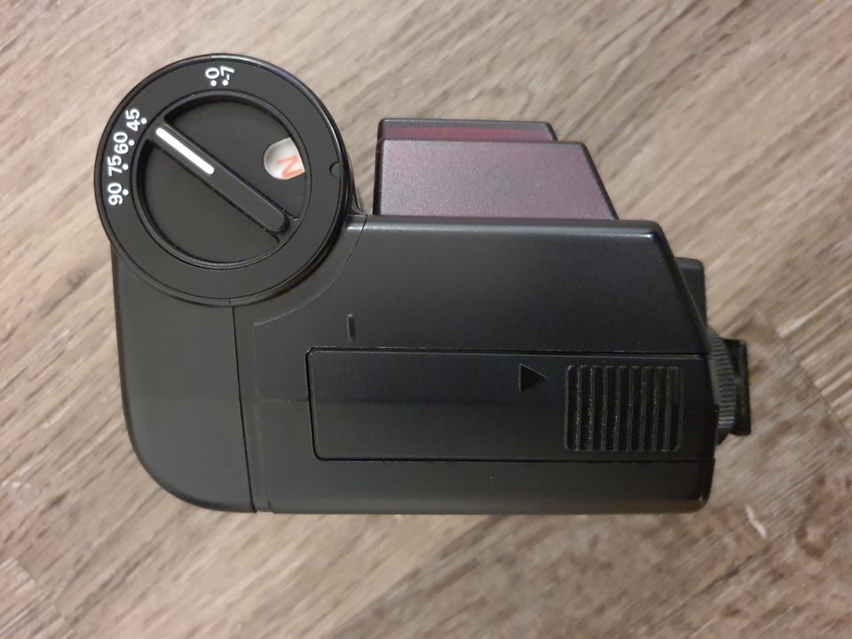 Analoge Spiegelreflex-Kamera Nikon F-501, 3 Objektive, 2 Fototasc in Kolbermoor
